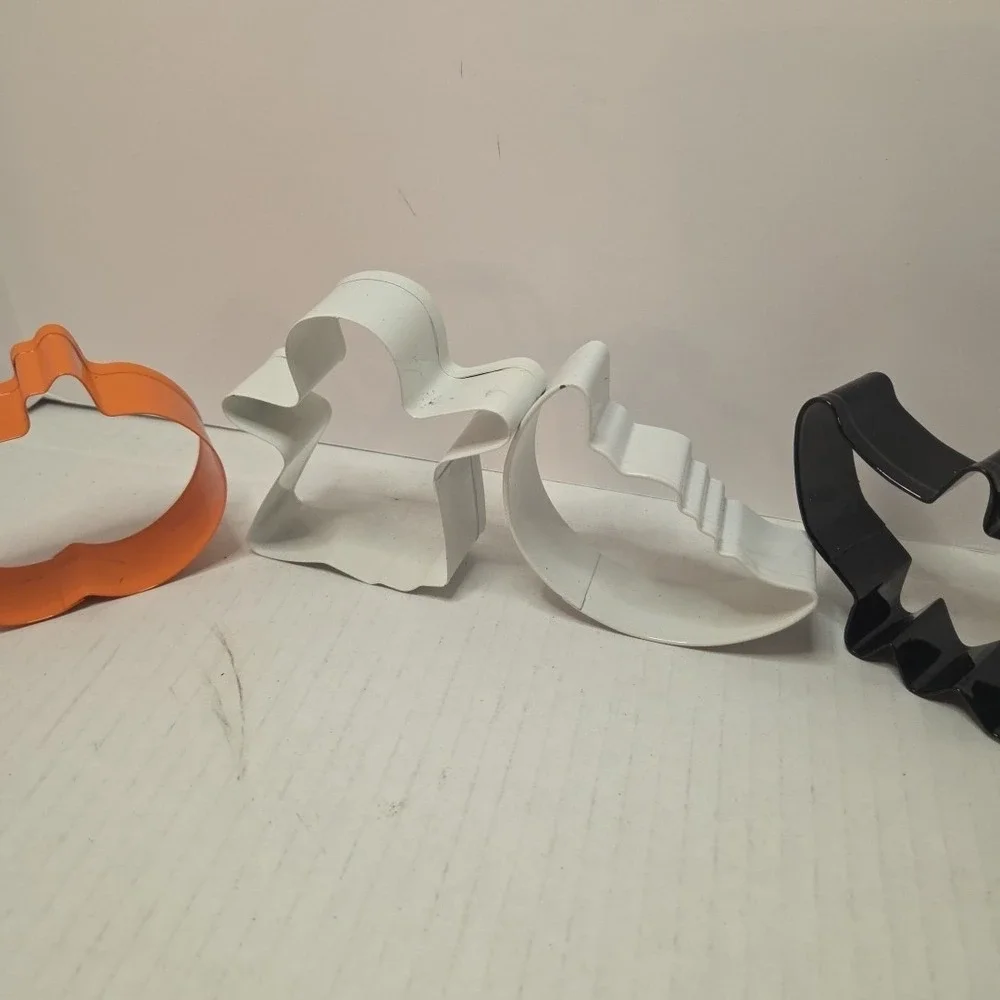 Halloween Metal Cookie Cutters Pumpkin Ghost Moon Bat Lot of 4